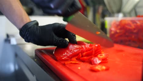 cortar los pimientos rojos