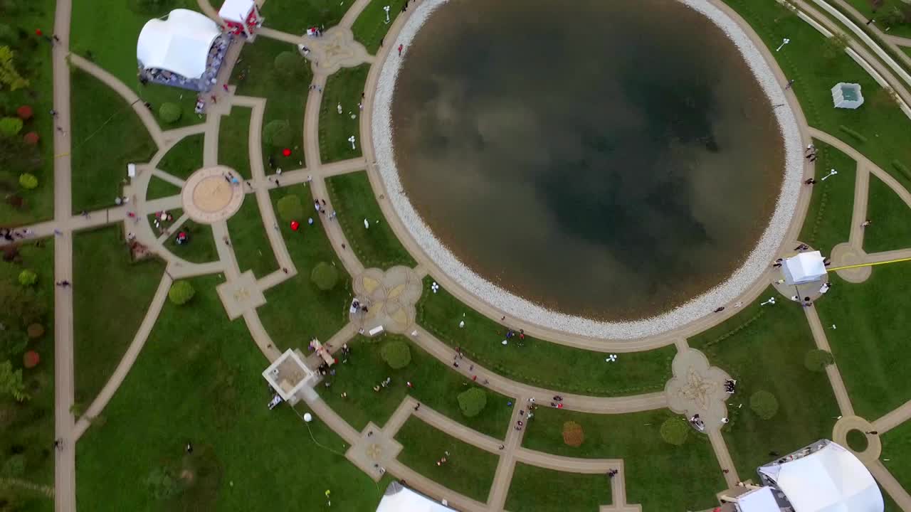 이한 여름 풍경