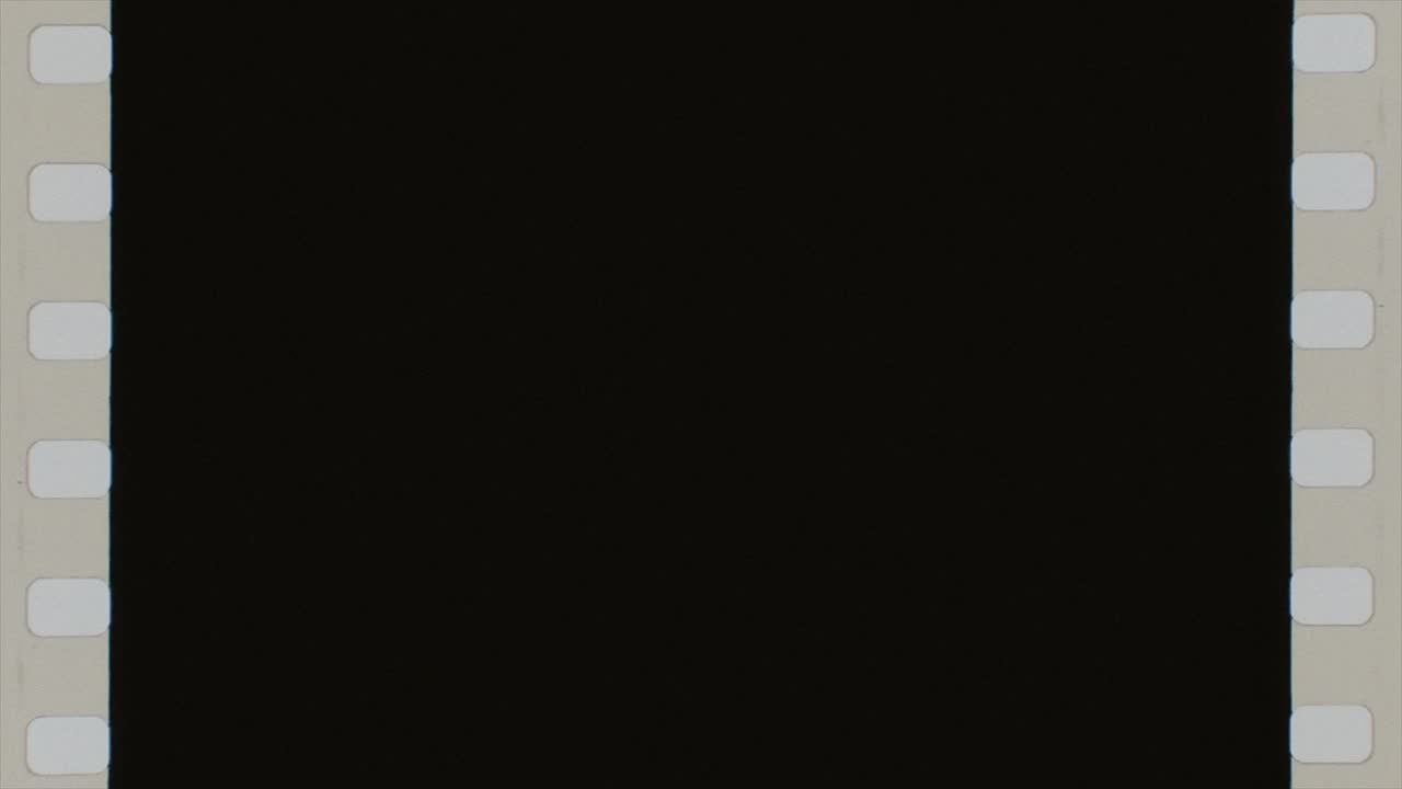 오래된 손상된 필름 프레임 텍스처, 스프로켓 구과 소음, 먼지, 머리카락, 터, 레트로 필름, 릴 혼란 효과, 빈티지 레트로 외모 및 향수 효과.