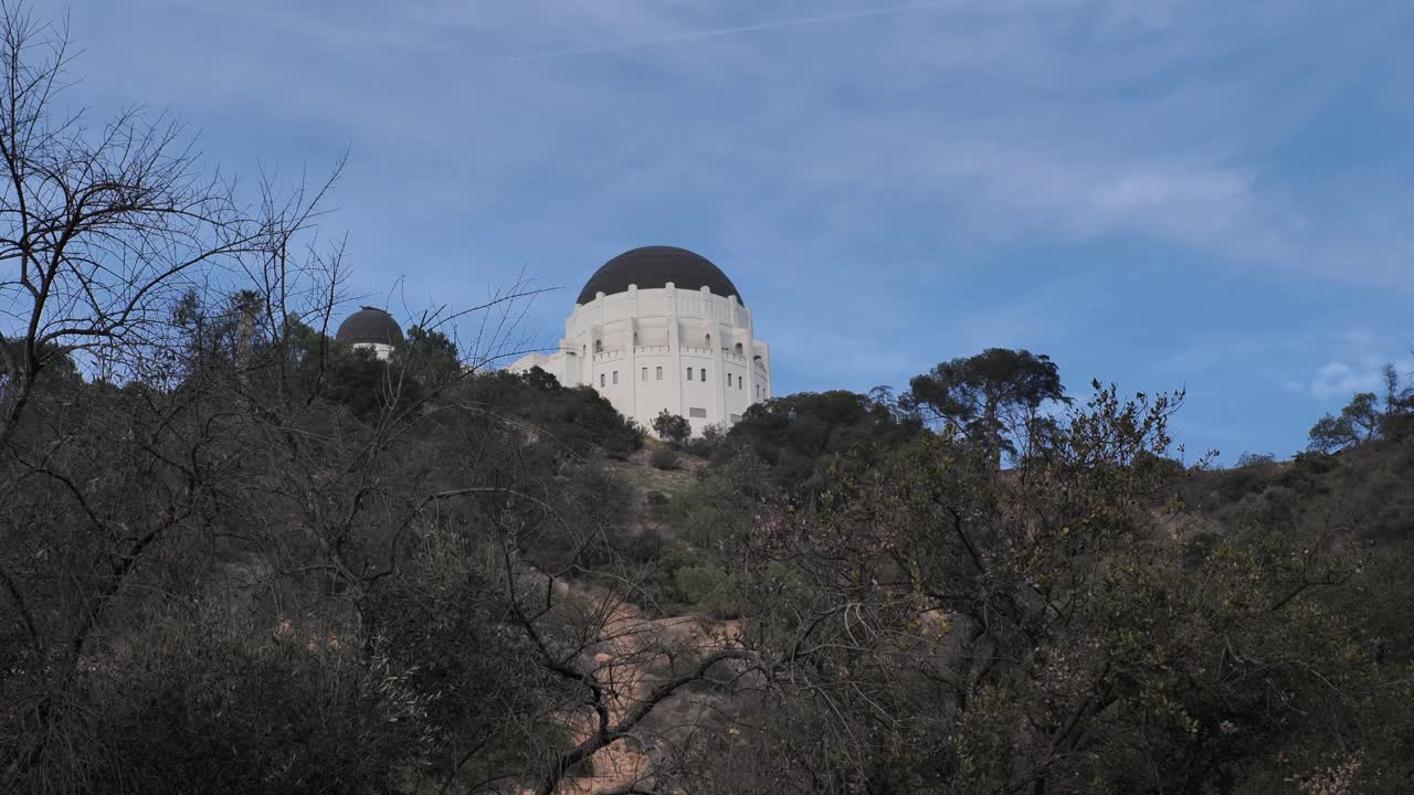 Footage of Griffith Observatory from bottom of hike