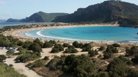 Vista-De-Verano-De-La-Playa-De-Voidokilia---Maravillosa-Escena-Al-Aire-Libre-De-La-Península-Del-Peloponeso,-Grecia,-Europa---Toma-Aérea-De-Drones