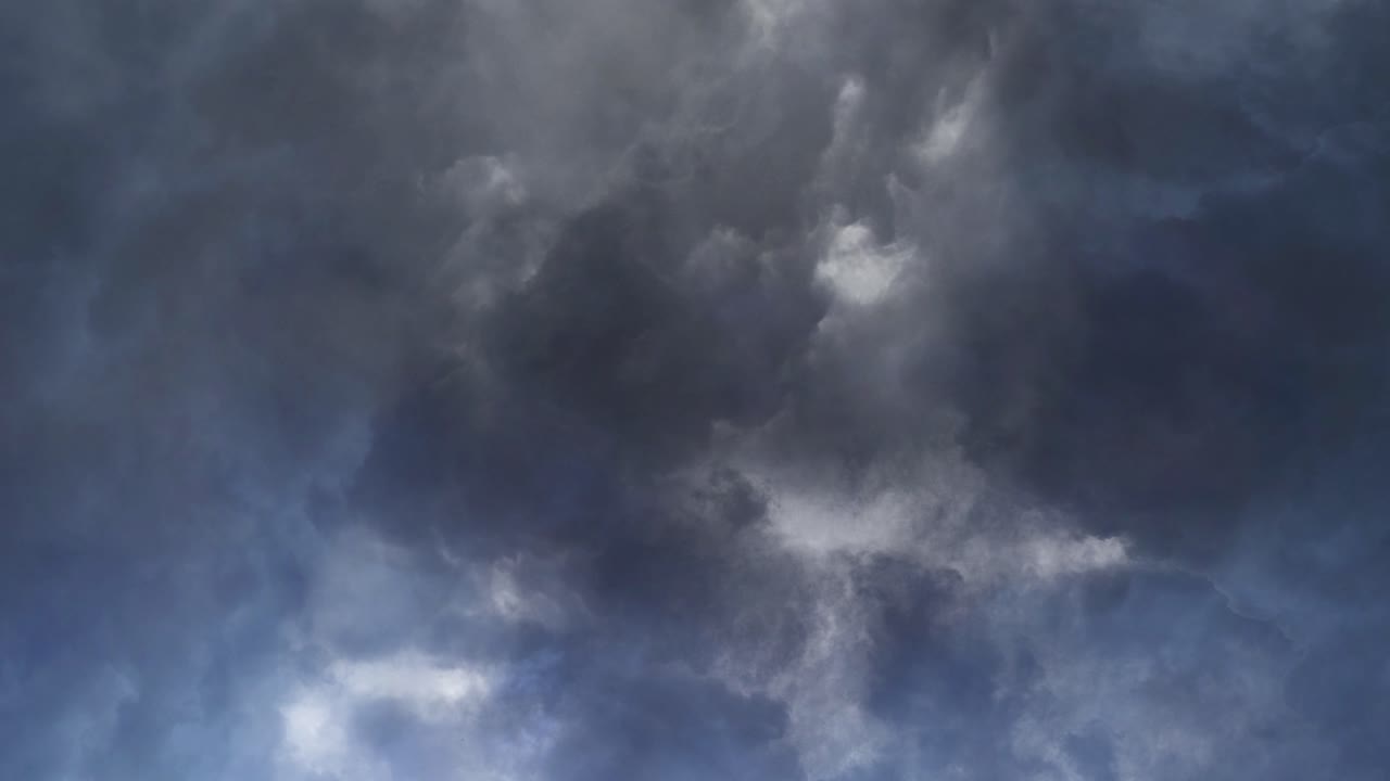 뇌우, 하늘로 타워