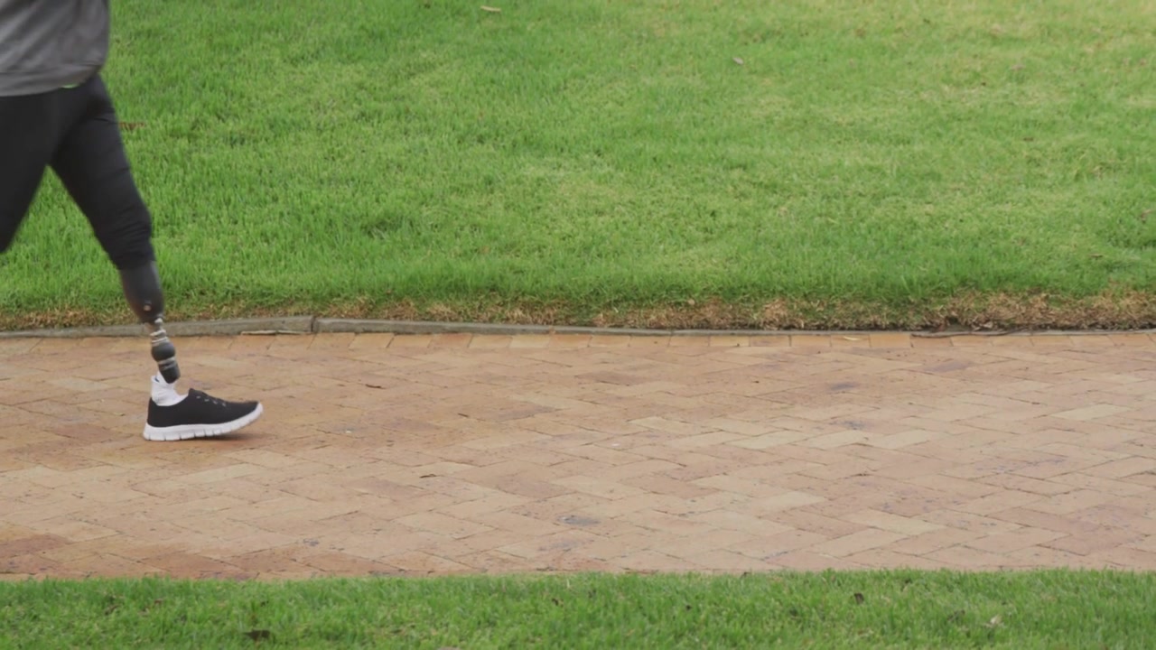 Mouse entering left, badges moving across path, fading as jogger crossing right prosthetic-leg, ads