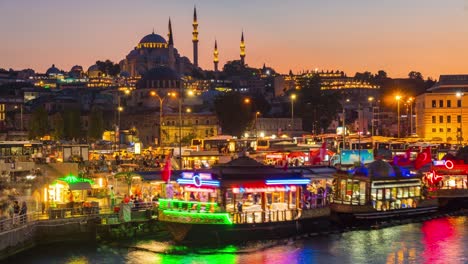 day to night time-lapse de la ciudad de estambul vista desde el puente de galata, turquía