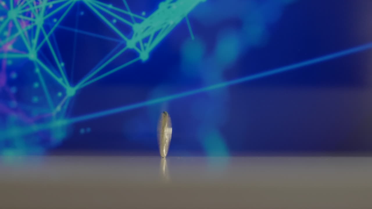 una sola mano girando un bitcoin con azul