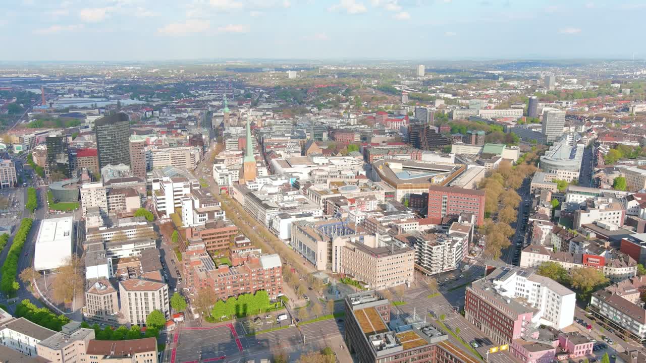 dortmund: vista aérea de una ciudad en alemania, centro de la ciudad con una mezcla de arquitectura histórica y moderna - panorama paisajístico de europa desde arriba