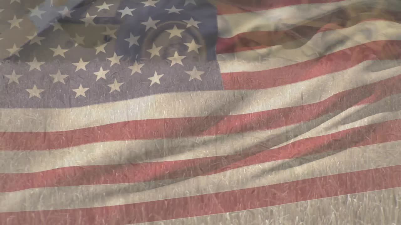 animación de la bandera estadounidense ondeando sobre el campo de trigo y la cosechadora combinada