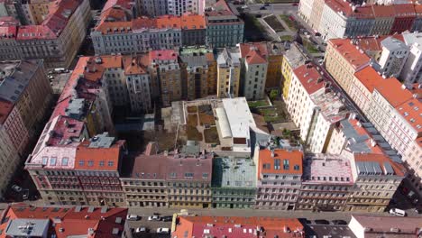 vista aérea de edificios con patio interior en praga