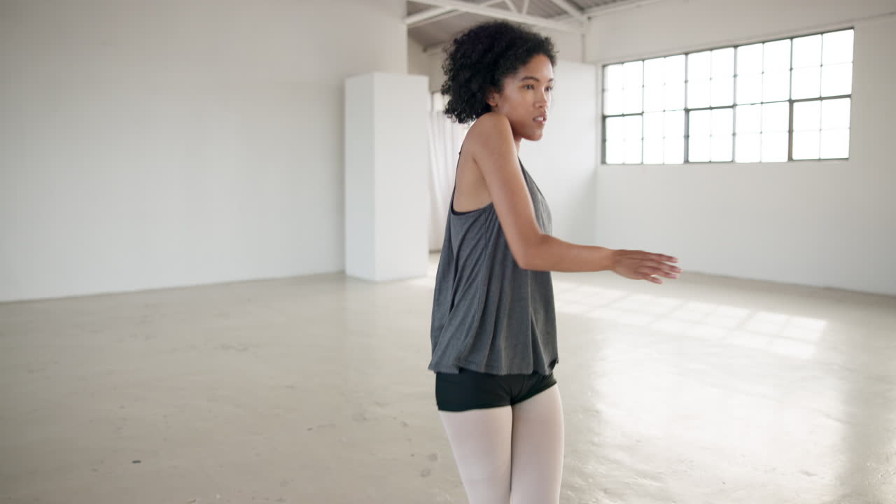 danza, creatividad y energía con una mujer