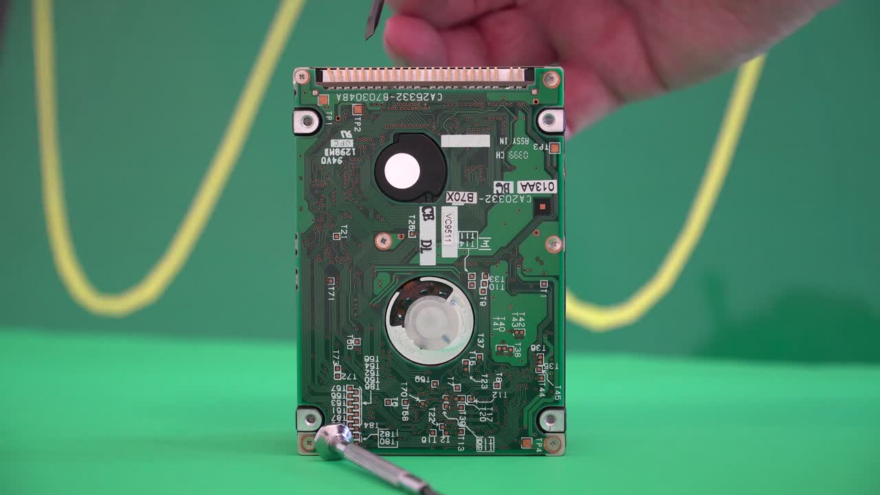 사인파를 사용한 컴퓨터 하드 드라이브 서비스