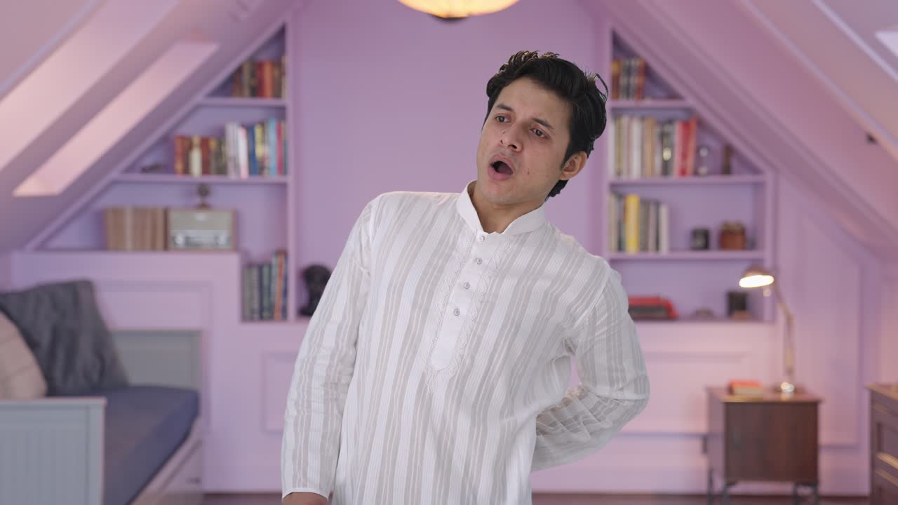 허리 통증 을  ⁇ 고 있는 인도인