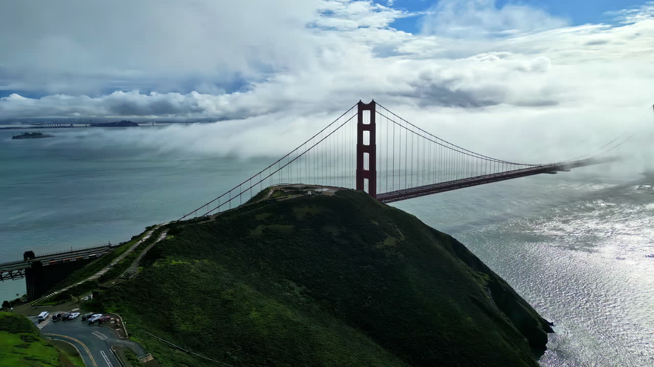 미국 캘리포니아 주 골든게이트 브릿지 (golden gate bridge) 와 뷰포인트 (view point) 의 공중 사진