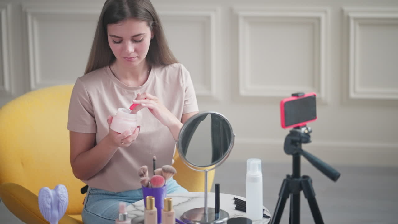 메이크업 튜토리얼: 새로운 얼굴 크림 리뷰