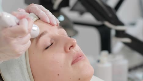 hydrofacial procedure in the modern cosmetology clinic. extraction, exfoliation