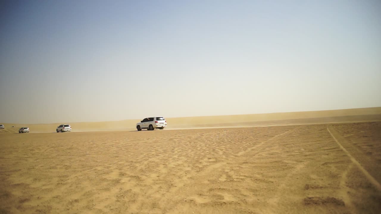사막 운전 장면
