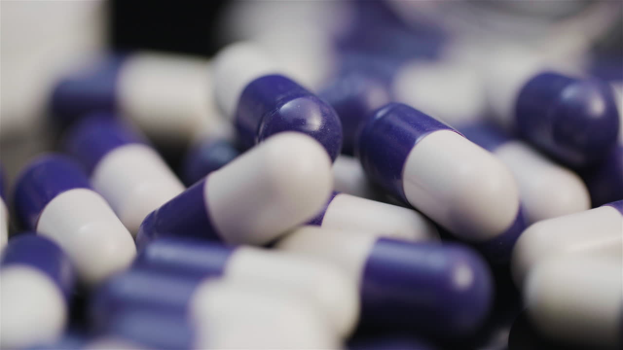 tabletas y píldoras médicas industria farmacéutica salud medicamentos cápsulas giratorias 1