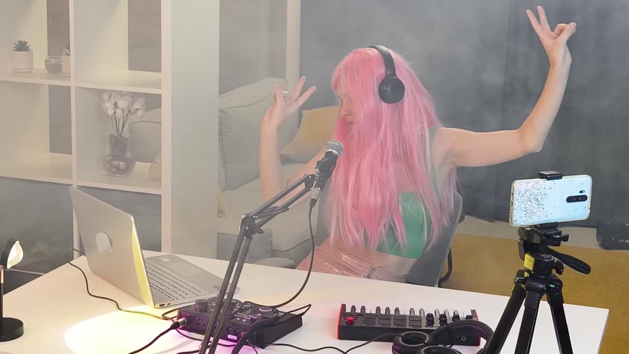 여성 스트리밍 음악 제작 콘텐츠