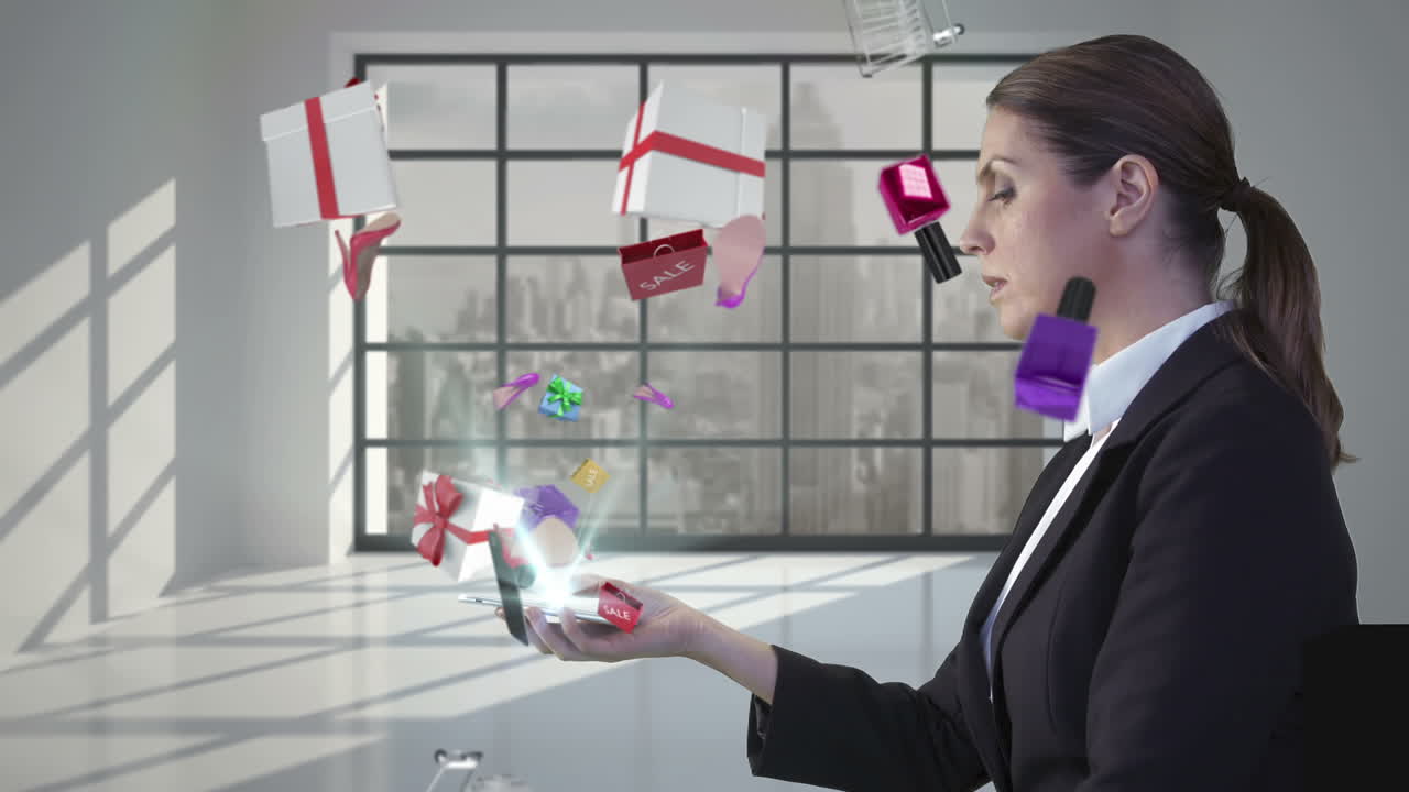 красивая женщина смотрит на предложение электронных покупок на смартфоне