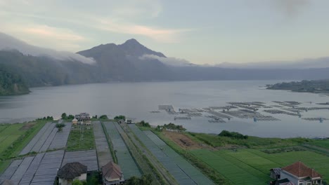 Batur-Lake-Aktiver-Vulkan-Mount-Bali-Indonesien