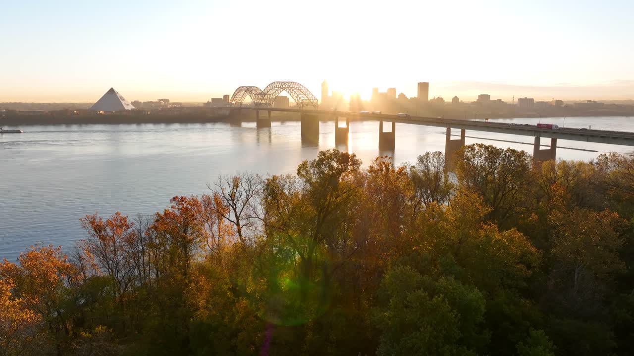 새벽에 도시 스카이라인의 멤피스 테네시 공중 설정 샷