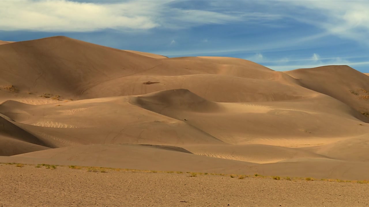 Paesaggio del Parco Nazionale delle Grandi Dune di Sabbia nel Colorado meridionale, USA, in un'ampia vista statica.