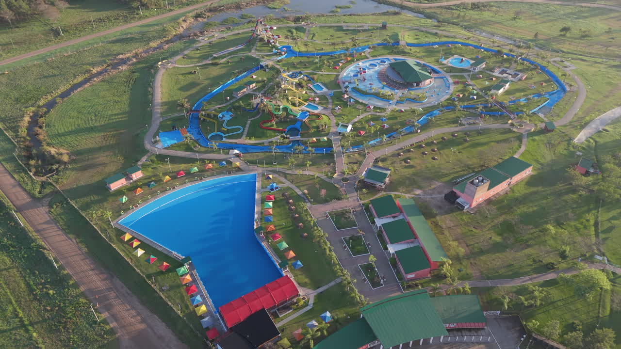 воздушный вид на аквапарк