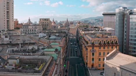 Antena-Sobre-La-Famosa-Via-Xx-Settembre-Que-Conduce-A-Piazza-De-Ferrari,-Genova