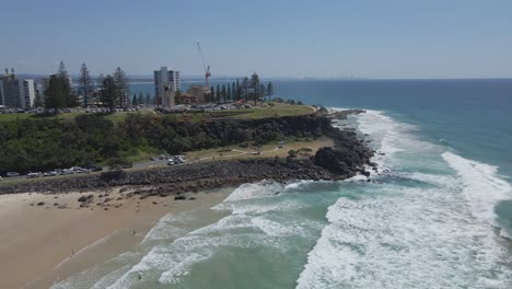 Point-Danger-Lighthouse-Y-Lovers-Rock-Park-En-El-Promontorio-Entre-Coolangatta-Y-Tweed-Heads-En-Nueva-Gales-Del-Sur,-Australia