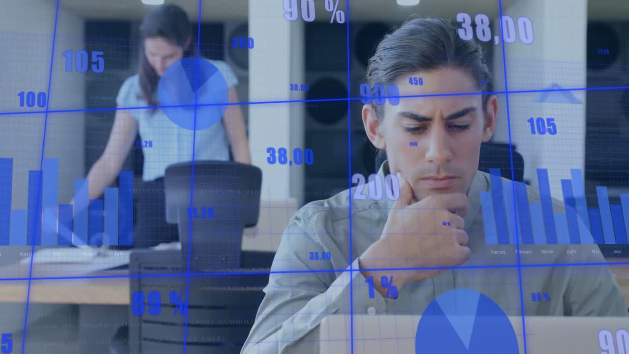 animación de procesamiento de datos estadísticos contra un hombre biracial pensativo usando una computadora portátil en la oficina.