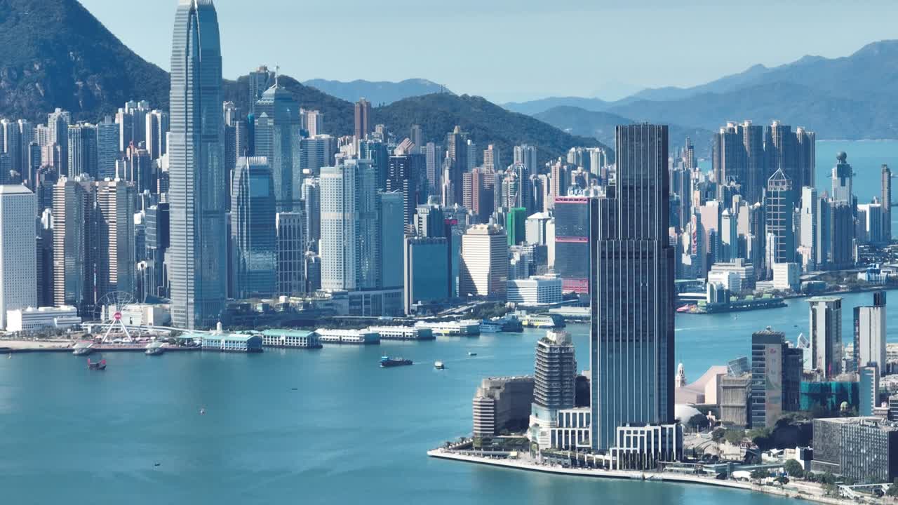 홍콩 센트럴 디스트릭트의 4k 텔레  뷰 - 하늘에서 느린 팬 항공 뷰 글.