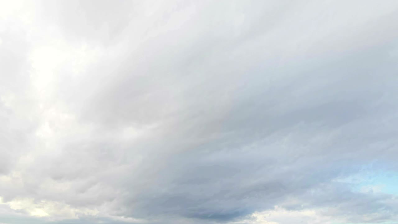 푸른 하늘 위의 하 구름의 루프 (time lapse movement, 기후 변화)