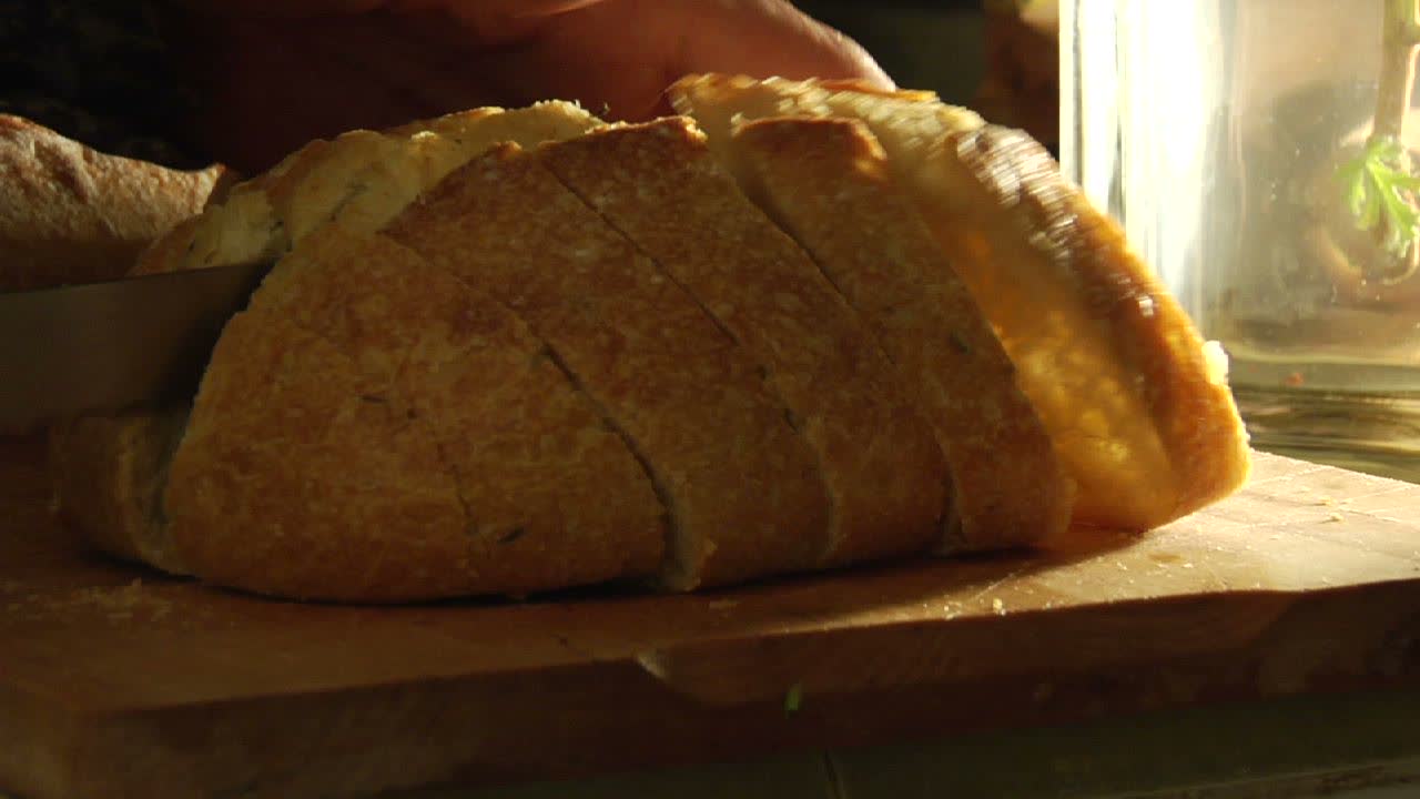 Hands gather slices of bread