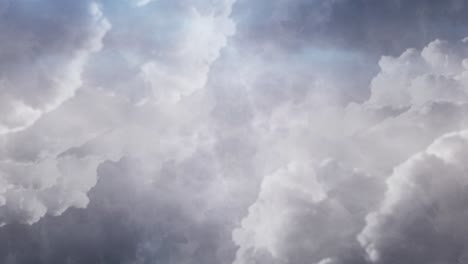 tormentas eléctricas que ocurren dentro del cielo oscuro