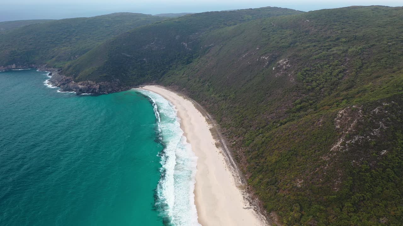 vista aérea de la playa sandy shelly bay, parque nacional west cape howe, australia