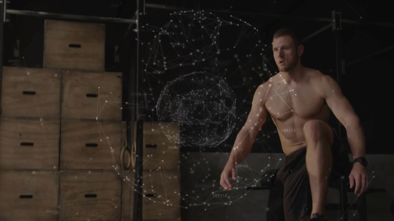 Uomo a torso nudo in palestra che si accovaccia, saltando su una plyo box, allenando la forza, con un vortice CGI che reagisce.