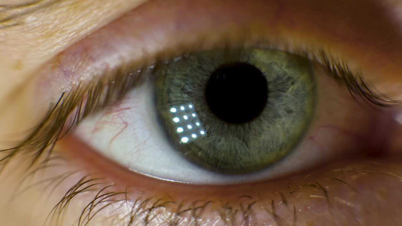 primer plano de un ojo humano