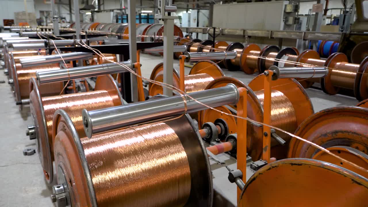 producción de alambre de cobre, el cable de cobre se enrolla fuera de la bobina