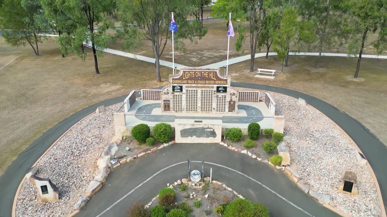 Il memoriale "Lights on the Hill" dedicato agli autotrasportatori a Gatton, Queensland.