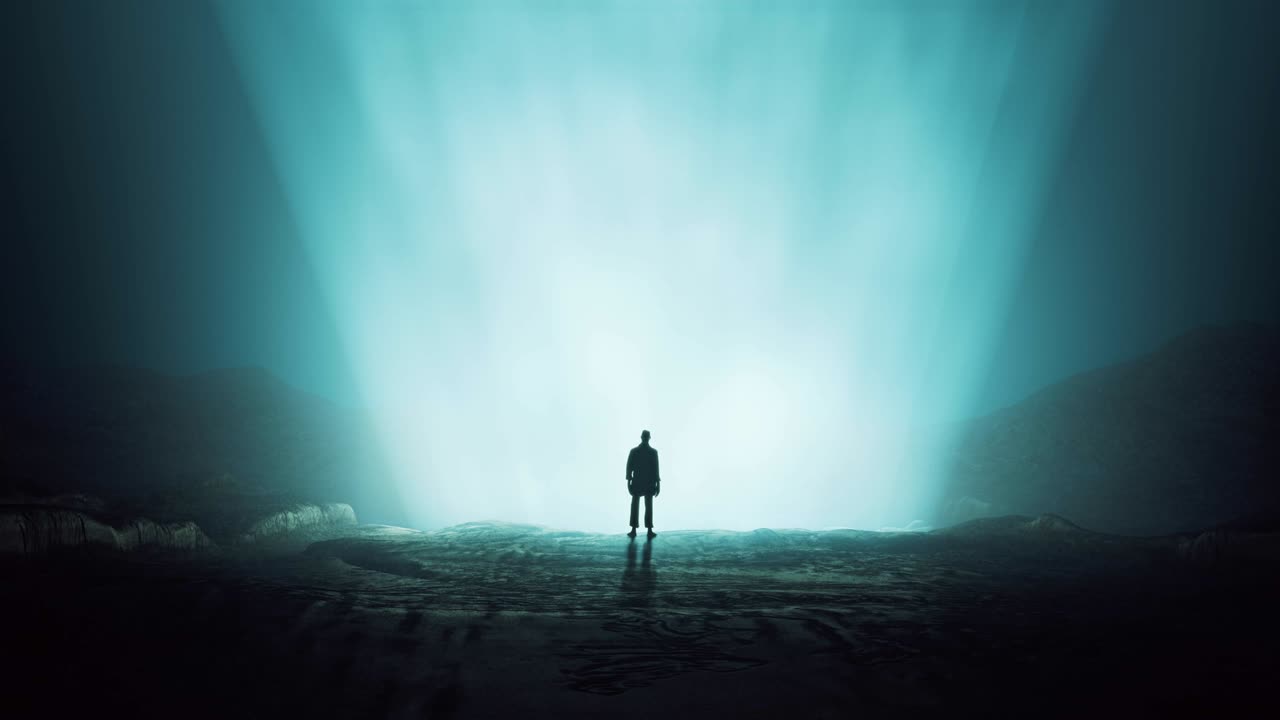 hombre de pie en el borde del agujero