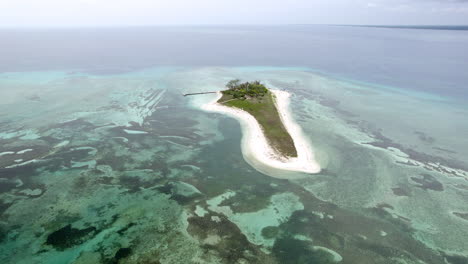 drone-shot-of-the-beaches-of-the-island-of-enmedio-in-veracruz-mexico