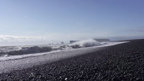 Starke-Welle-Rollt-Am-Strand