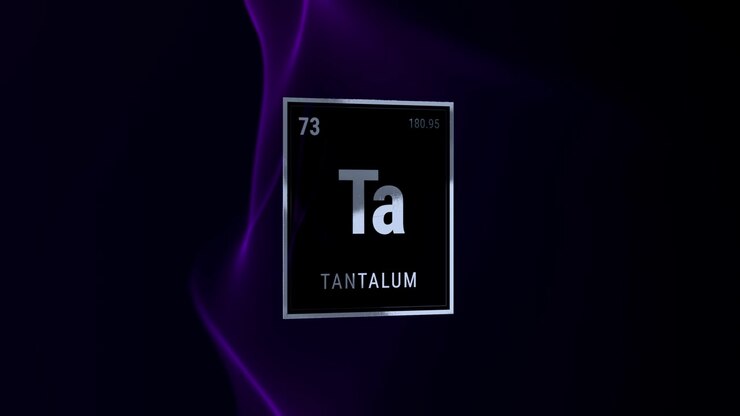 Element uit het periodiek systeem: Symbool Tantaal op donkere abstracte achtergrond.