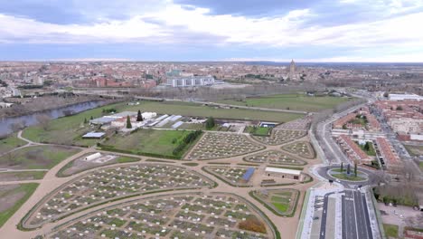 toma aérea de vity farms, áreas agrícolas verdes en salamanca, españa