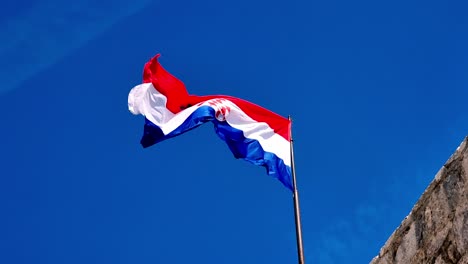 Croatian-Flag-Waving-In-Strong-Wind-Under-Clear-Blue-Sky-In-Kliss-Fortress-,Split,-Croatia