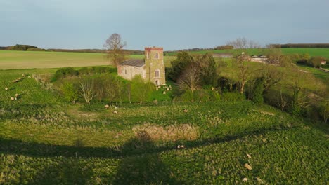 imágenes aéreas de un pequeño pueblo de lincolnshire llamado burwell en el reino unido