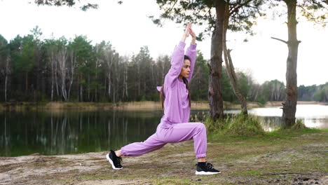 mujer haciendo deportes al aire libre