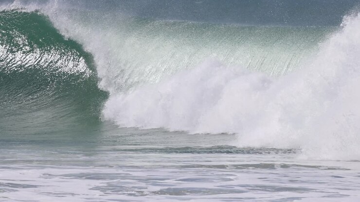 Powerful waves forming a hollow barrel tube