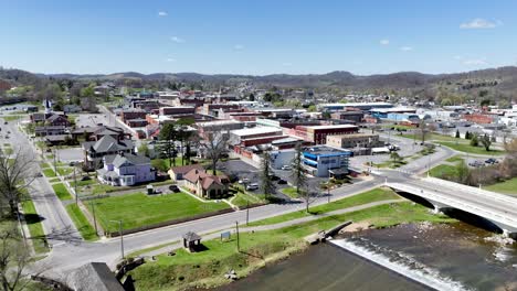 empuje aéreo hacia elizabethton, tennessee.