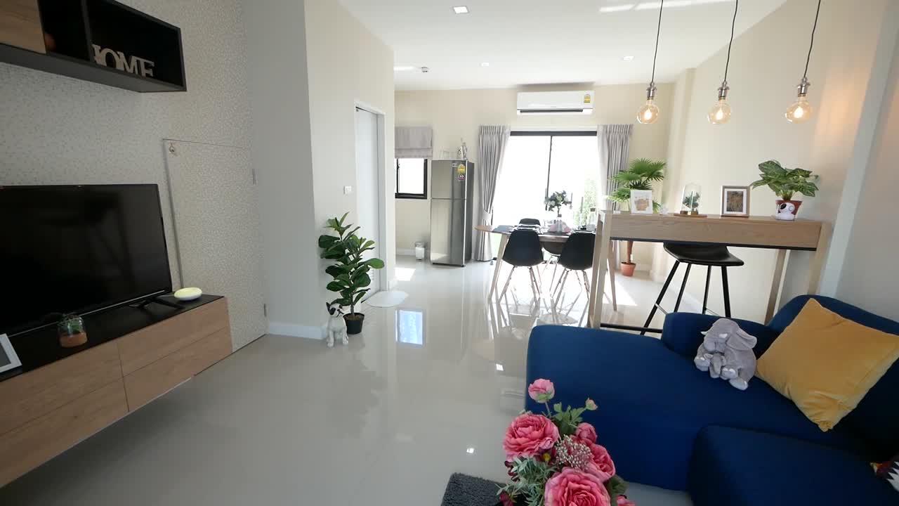 moderne indretning fra spisestuen til stuen