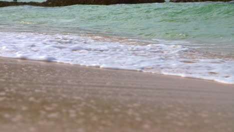 ondas em câmera lenta na praia 1